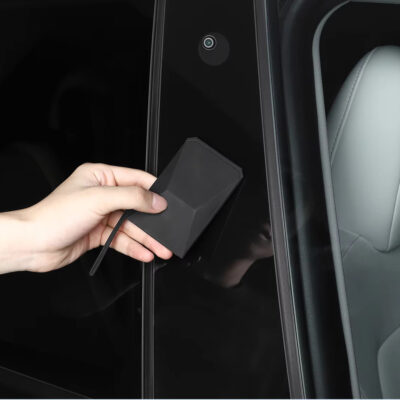 Etui na kartę do Tesli